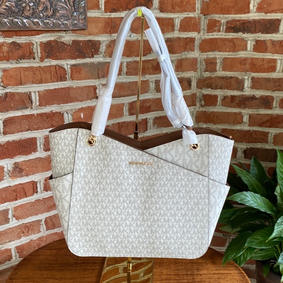 Michael Kors Jet Set travel tote NWT excellent condition